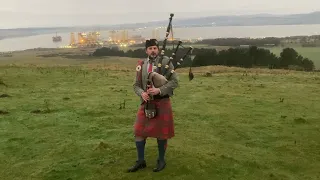 AULD LANG SYNE ON BAGPIPES!!! HAPPY NEW YEAR!!!