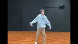 jungwon fancam dancing to replay by shinee