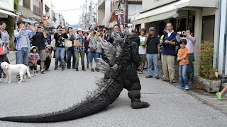 【カオス状態】着ぐるみゴジラ・月光仮面・犬・子供そしてゴジラの・・