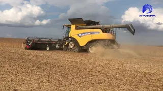 New Holland CR10.90 на збиранні сої