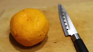 How to peel a tangerine, a clementine, a mandarin orange.