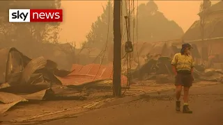 Australian bushfires claim more lives and destroy 200 homes