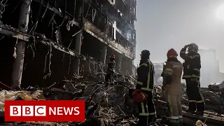 Ukrainian shopping mall in Kyiv destroyed in Russian attack - BBC News