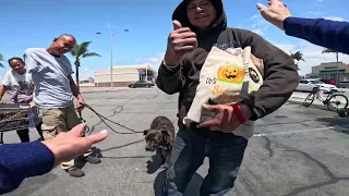 Helping Homeless some Bags of Food .Biếu những Quà Thức Ăn cho Cô Chú Vô Gia Cư.