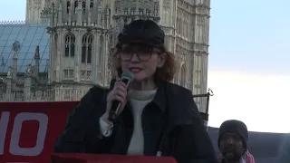 Actress Maxine Peake reading “if I must die’ by Refaat Alareer at the Ceasefire Now March