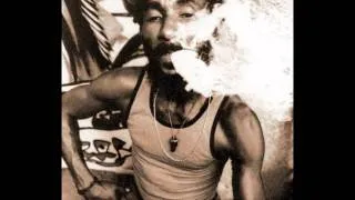 Bob Marley and The Wailers - Keep On Moving (Lee Perry)