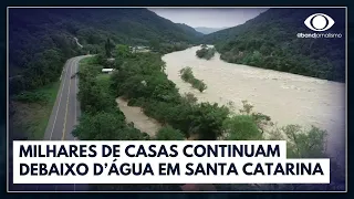 Chuva dá trégua, mas água ainda cobre casas em Santa Catarina | Jornal da Band