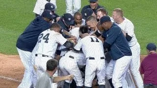 Ichiro smashes a walk-off homer in the 9th