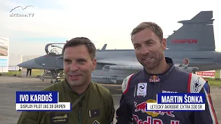 Ivo Kardoš a Martin Šonka o společném létání JAS 39 Gripen a Extra 330 SR (www.airzone.tv)