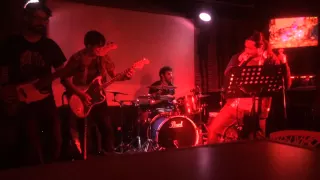 seattle grunge band cover alice in chains - them bones, damn that river