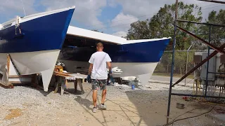 E30 Building a Catamaran - LOUNGE AREA