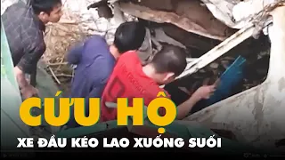 Xe đầu kéo lao xuống suối: Cử người quạt tay giảm nhiệt cho tài xế chờ cứu hộ