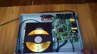 Чистим лазер на проигрывателе DVD.  Clean the laser on the DVD player.