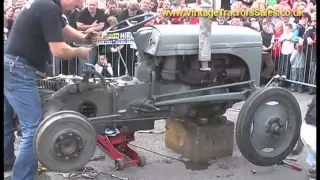 How to Rebuild (Assemble) a Ferguson TE20 Tractor (fergy,fergie) in under 10 Minutes