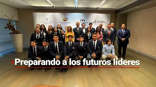 ¡Futuros líderes! Ricardo B. Salinas y Ninfa Salinas entregan BECAS a estudiantes de EXCELENCIA