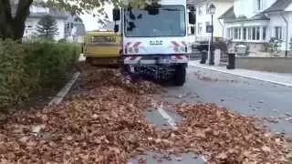 Balayeuse Dulevo 5000 Balaye des Feuilles / Street Sweeper Sweeping Leaves, Street Cleaner