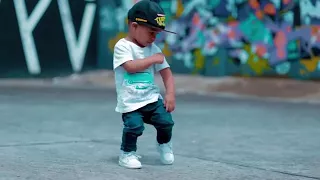 La danse la plus belle d'un petit enfant