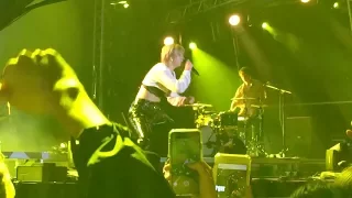 MØ - Lean On (live at Clockenflap Hong Kong 19/11/17)