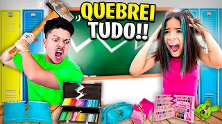 DESTRUINDO O NOVO MATERIAL ESCOLAR 2024 DA MIKAELLY!!