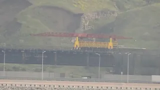 19 мая 2019.Работа путеукладчика на керченском мосте.Ж-д путь к арке.