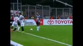 Drible Espetacular de Ronaldinho em Douglas   Atletico 4 x 1 São Paulo   Libertadores 2013