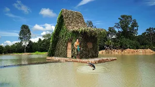 Survival Girl Living Alone Building Private Leaf Tree House on Water