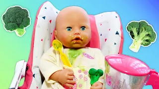 La bebé Annabelle aprende comer sola. Juego de cuidar bebés. Vídeos de juguetes infantiles.