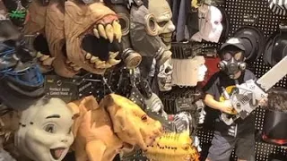 The Toxic Chainsaw Killer inside Spirit Halloween 2022 animatronic 😱