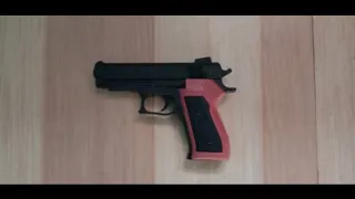 what is inside in this plastic toy gun