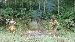 Survival Skills - Clay Ducks - First Time An Aboriginal Guy Combining With Ethnic Girl Cooking