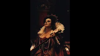 Denia Mazzola-Gavazzeni as Elisabetta I from Roberto Devereux "Alma infida"