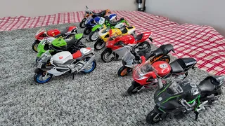 • MINIATURE MOTORCYCLES GOING UP THE RAMP INTO THE BOX