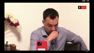 Олексій Арестович чхає / Алексей Арестович чихает / Ukrainian presidential adviser (hot man) sneezes
