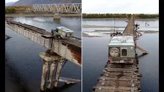 Brave trucker tries to cross Kuandinsky bridge in Siberia