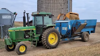 Mixing TMR for the Cows