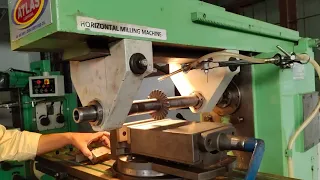 Horizontal Milling Machine Working