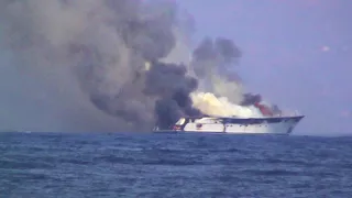 Yacht Boot Schiff vor Sizilien Messina wird gelöscht Barca fuoco Part 6