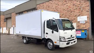 Van Body Truck Courier Delivery Hino 616 300 Series Pantech Local Freight Parcel Logistics