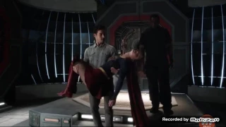 Flash 3x17 Mon- EL bring Supergirl to flash