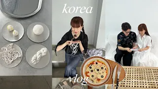 Korea Vlog: I met a guy, popular dessert cafe, cooking flourless pizza, popular photobooth | Q2HAN