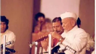 Ustad Bismillah Khan-Raag Puriya Dhanashree Part 1