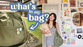 what's in my college bag 🎒🎧 *senior year essentials*