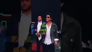 Shahrukh Khan cool entry whatsapp status || SRK Royal entry || SRK attitude entry status