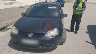 Me logot e shtetit, si te forte ne rruge, policia ndalon abuzuesit, kontroll automjeteve