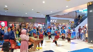 Tari Piring di atas Kaca. Tarian dari Sumatera Barat (Minangkabau)