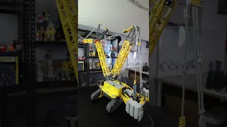 THE BIGGEST LEGO TECHNIC CRANE IN THE WORLD!