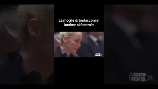 Moglie di Berlusconi in lacrime al funerale