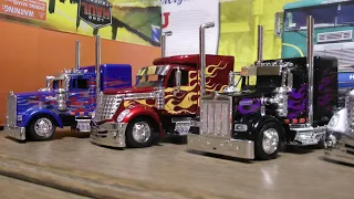 Kenworth w900 and International Lonestar 1 / 43 made in New Ray  3