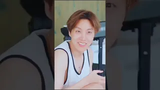 bayangin klo jhope lagi makan masakan kita guys begini reaksi nya