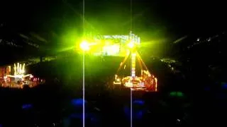 EDC 2010 - Above and Beyond spins Love Comes Again (Remix)